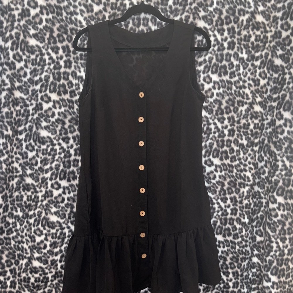 Elegant Black Sleeveless Button-Down Top